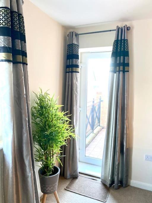 Amazing 2-Bed City Centre Apt With Parking Coventry Exterior photo